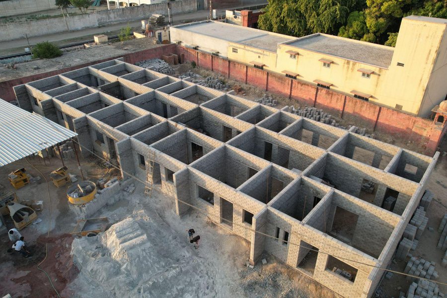 Interlocking walls